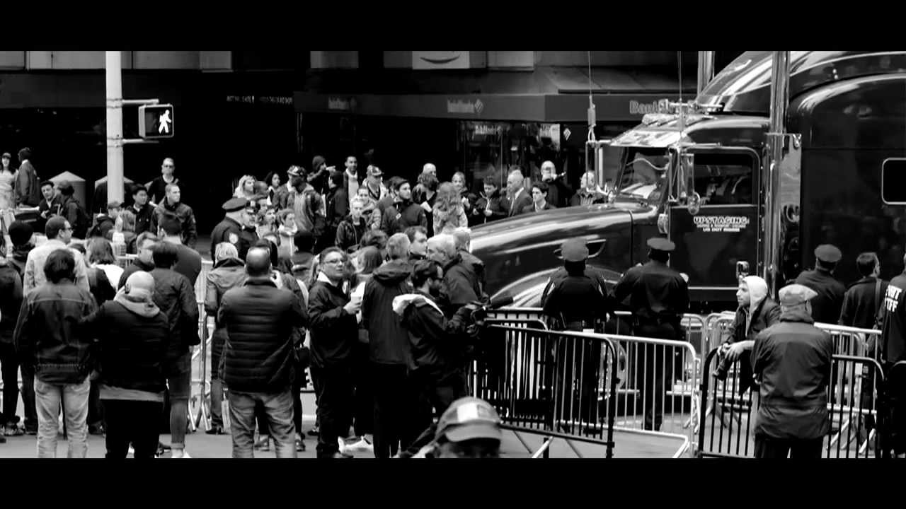 Paul McCartney - New York Times Square Impromptu Gig