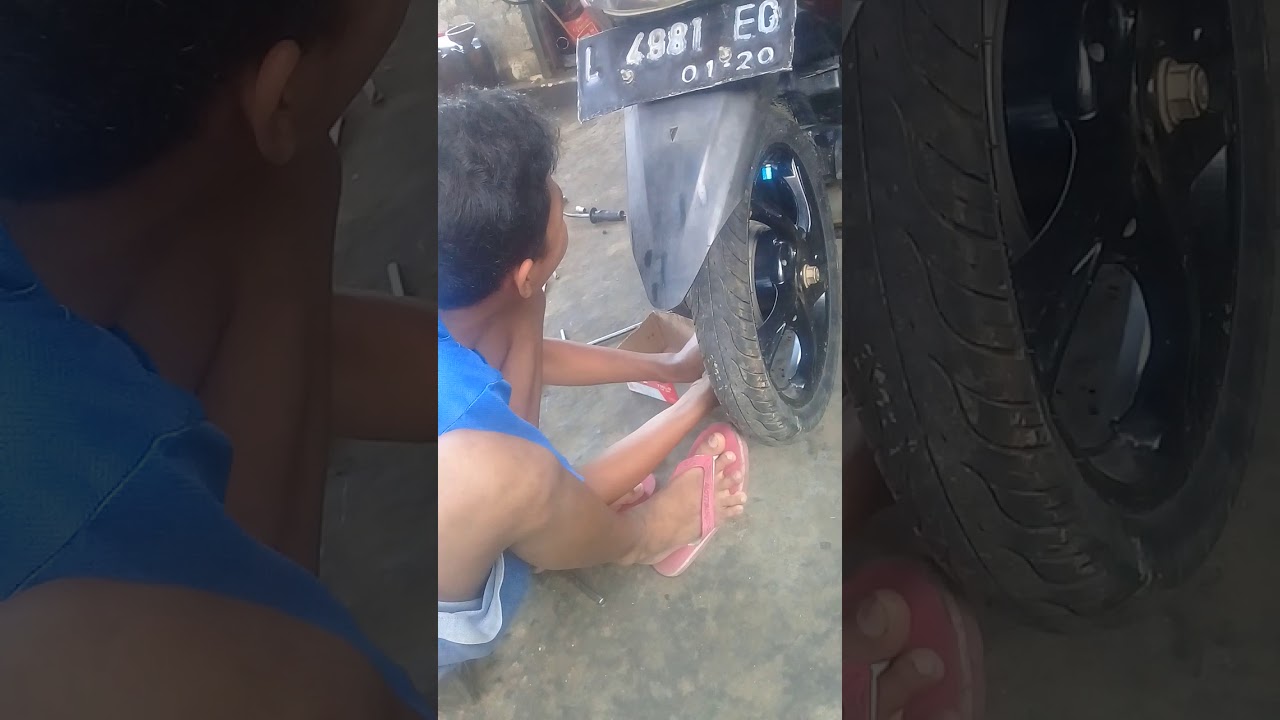Bengkel paling laris di sisi jalan