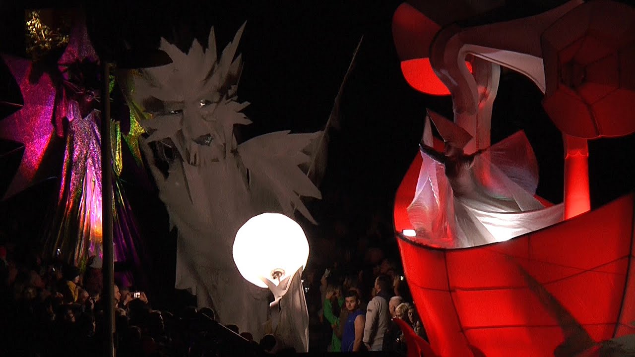 Lichtparade in Glauchau mit dem Helmnot Theater