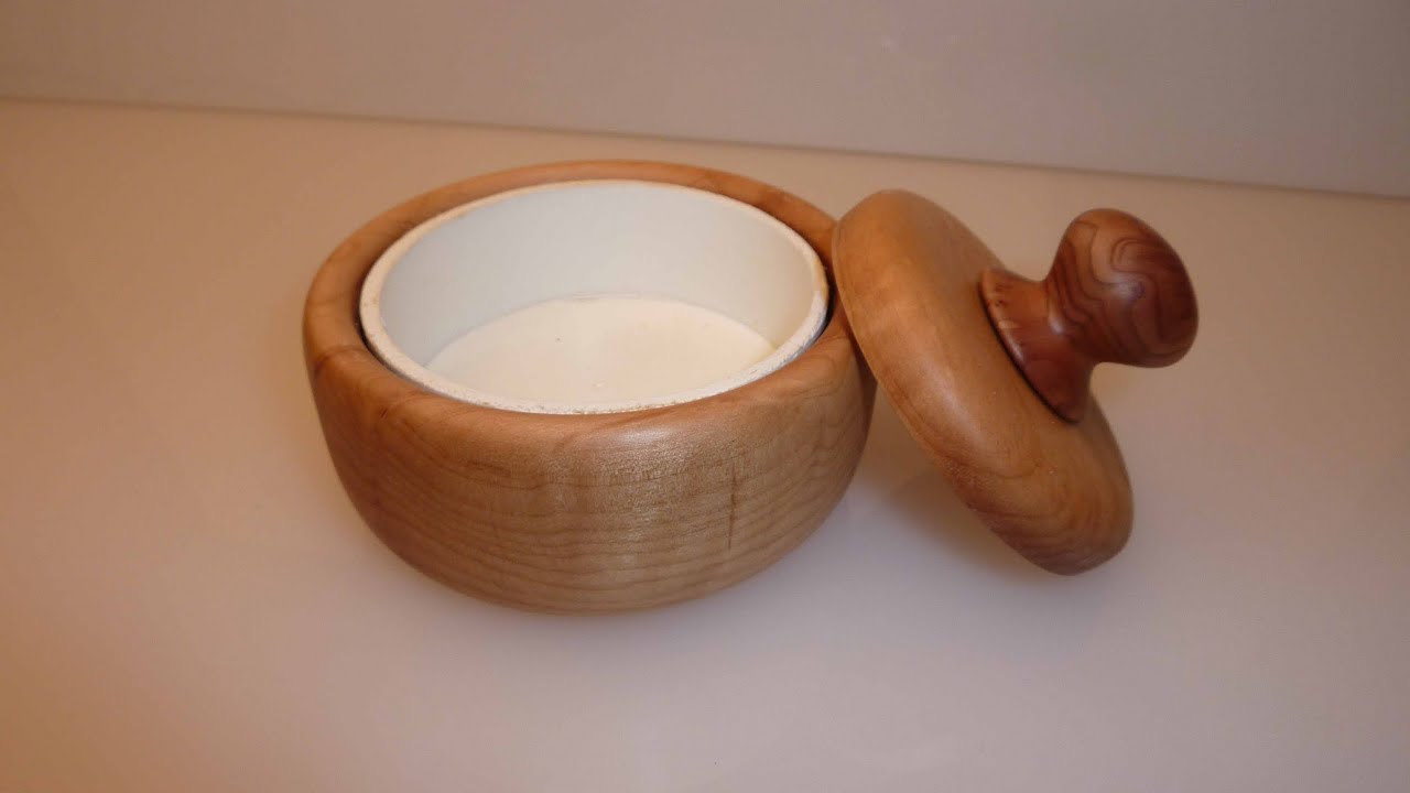 Woodturning Hamburger Press turned on the lathe
