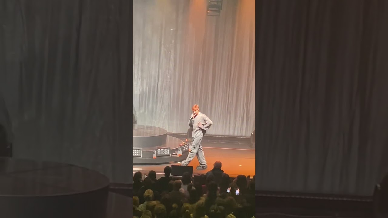 Loic nottet discute avec les fans