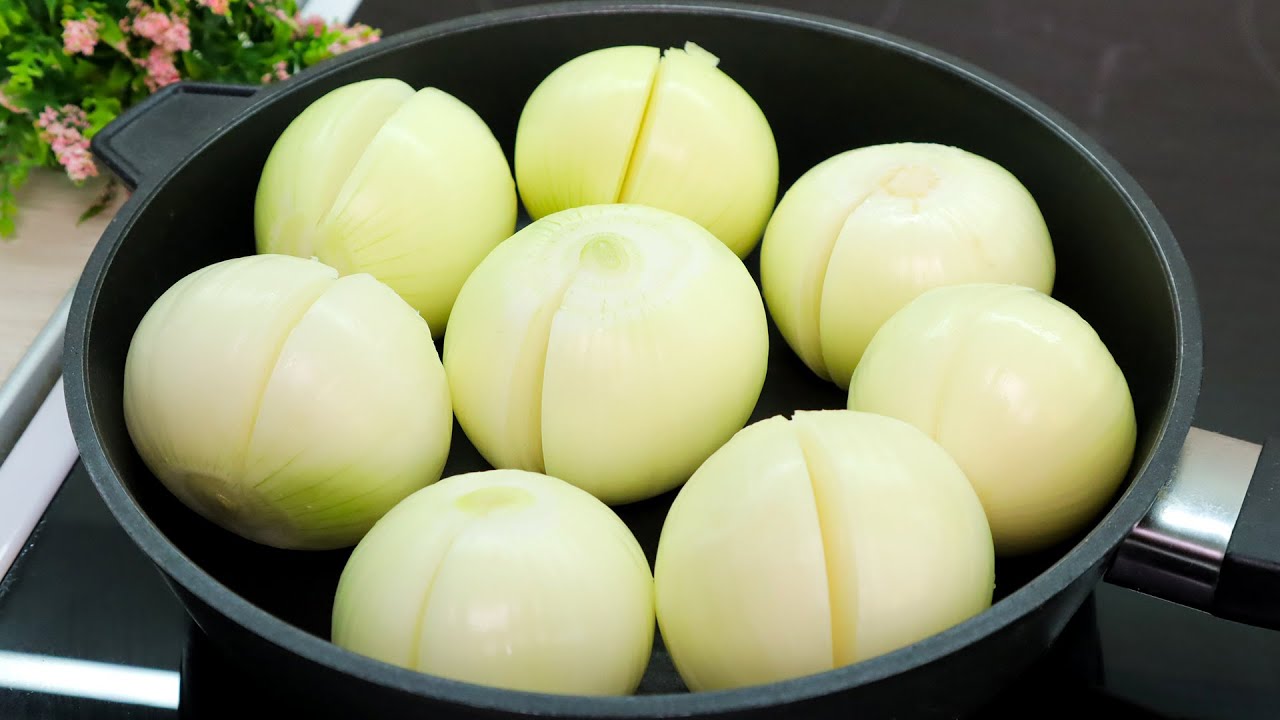 Zwiebeln in kochendes Wasser geben! Jeder, der es ausprobiert hat, fragte nach dem Rezept!