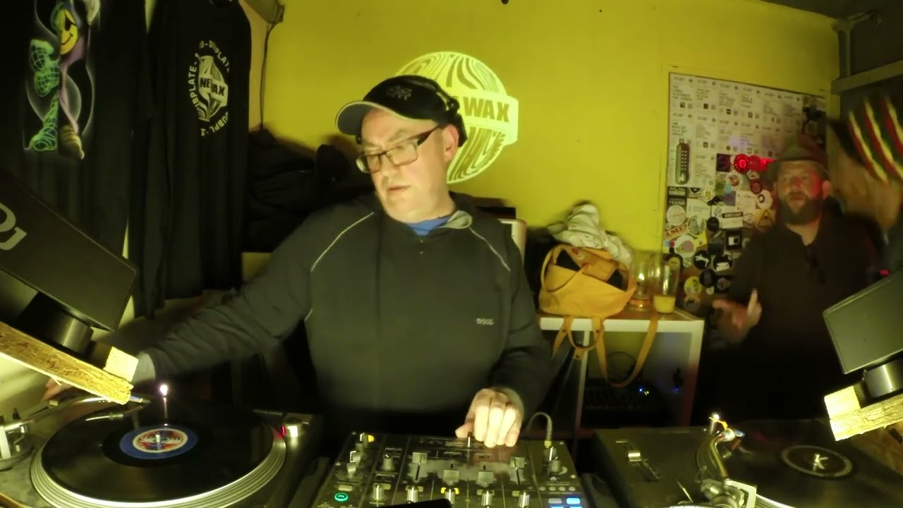 Vinyl Junkie // 1-hour Vinyl mix ~ Jungle
