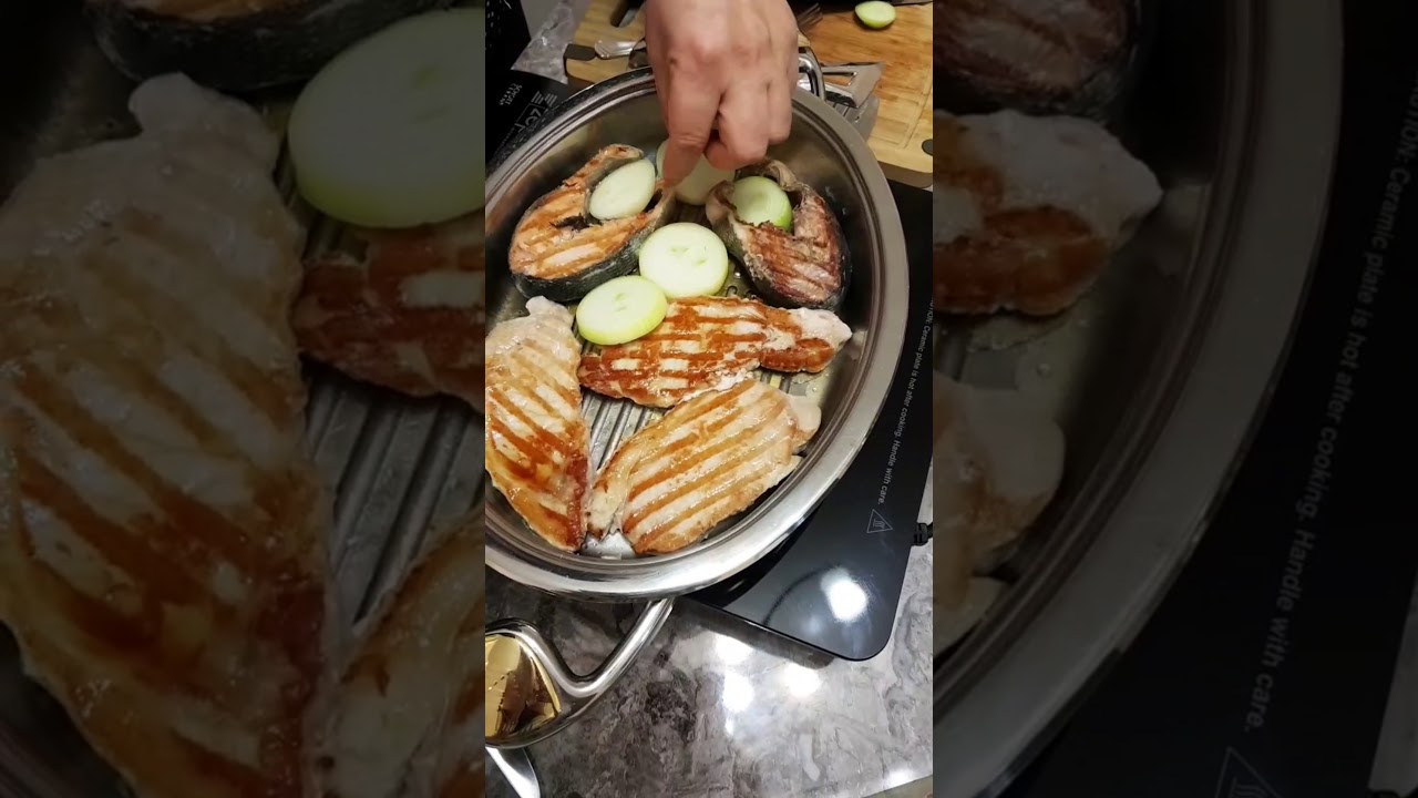 Как пожарить стейки из рыбы и мяса в одном гриллере!