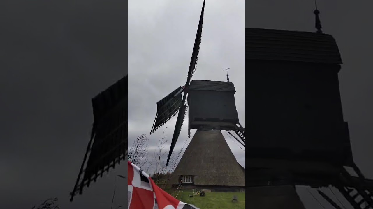 De Zandwijkse en Uitwijkse Molens te Uppel draaiend op een zaterdag.