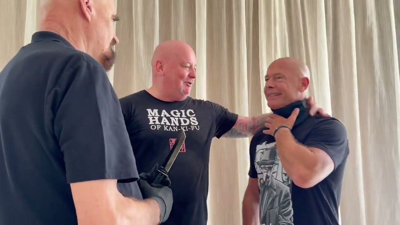 Bietet eine schnittfeste Halskrause einen Schutz vor Messerangriffen im Halsbereich? #mannheim