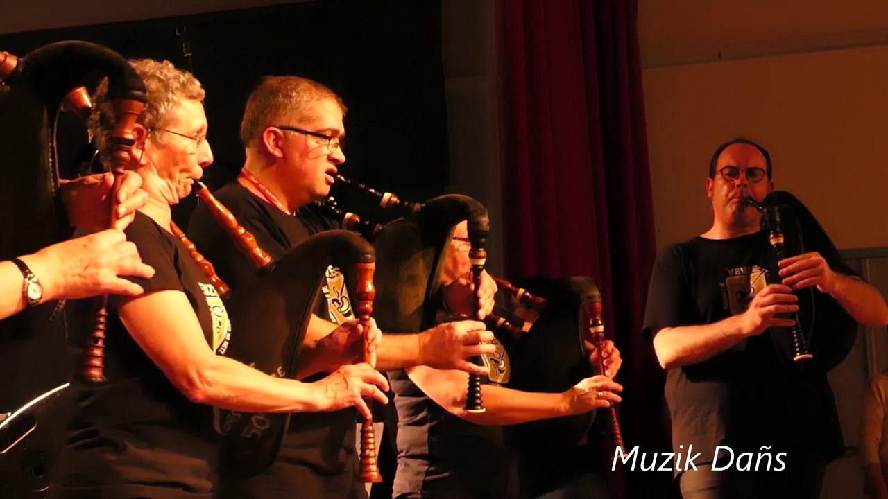 Avant-deux de travers sonné à la veuze avec le groupe du pays de Retz Sant-Yann au Pellerin