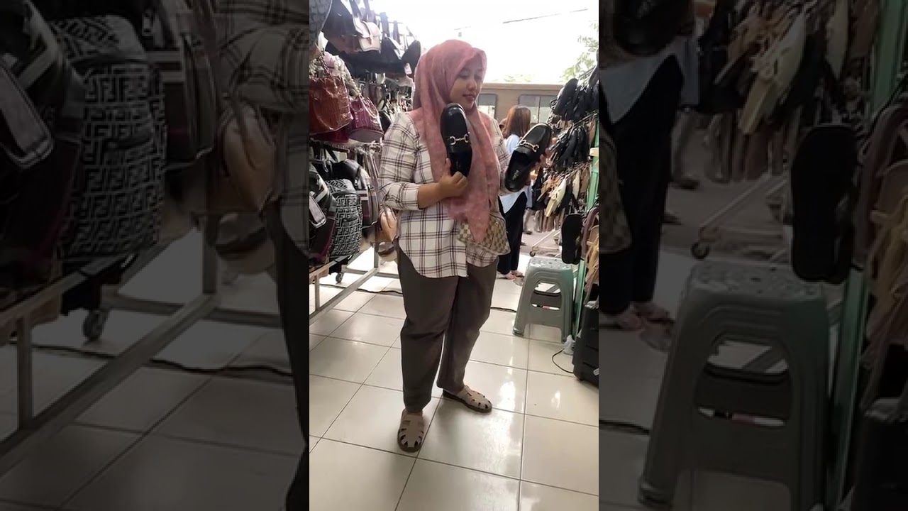 Toko sepatu/sendal murah #trieyunichannel #dailyvlog #subscribe #funny #fypyoutube #fyp 