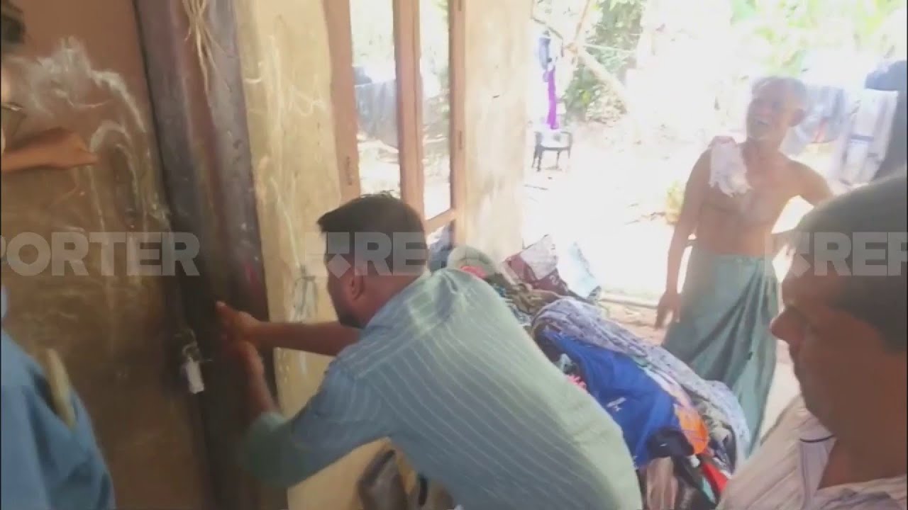 കേരള ബാങ്ക് ജപ്തി ചെയ്ത വീടിൻ്റെ പൂട്ട് പൊളിച്ച് AIYF പ്രതിഷേധം, വായ്പയെടുത്തത് പശുവളർത്താൻ