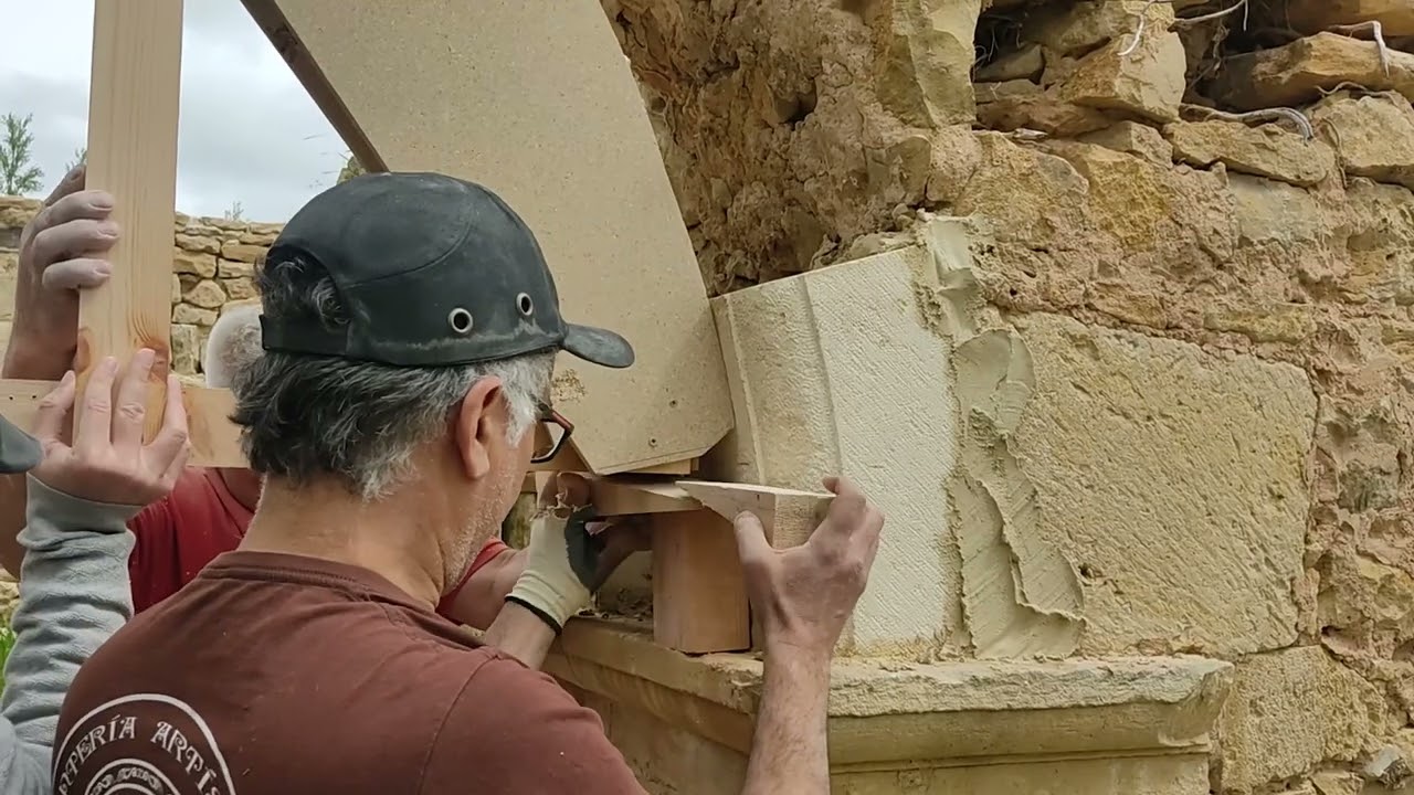 SALVEMOS RIOSECO. Construcción de un arco de sillería en el monasterio Santa María de Rioseco