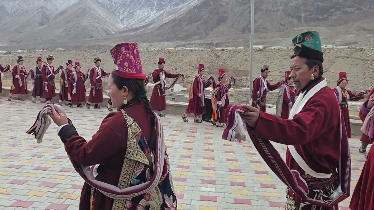 The Kompa Tsum-Tsag is a Ladakhi folk dance having 3 steps footwork with counted rhythmic pace. 