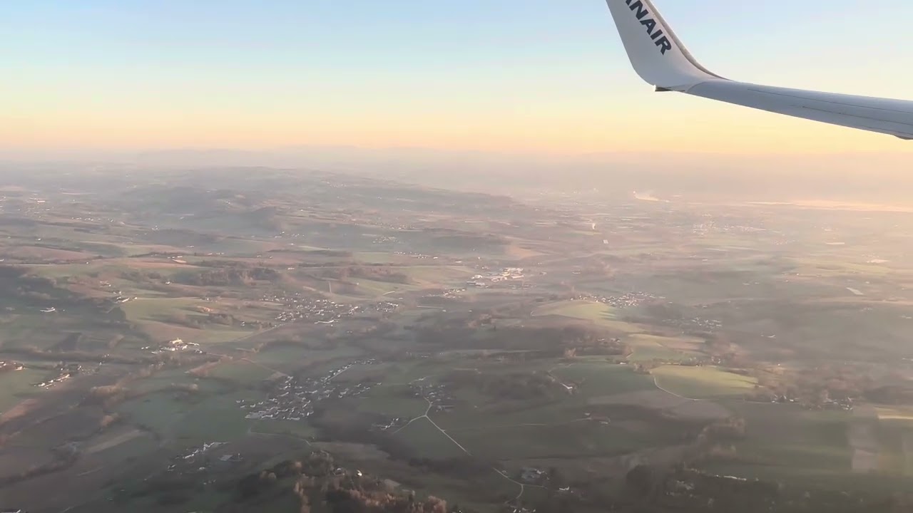 #ryanair Linz Austra LOWL Aproach via northern Alps RWY08