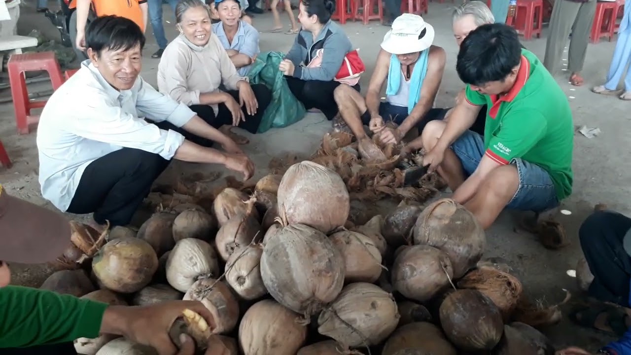 Xem lột dừa khô khu nấu ăn Lễ giỗ Ông Ba Nguyễn Văn Thới Kiến An | Kỳ Lân1965_ life of the elderly