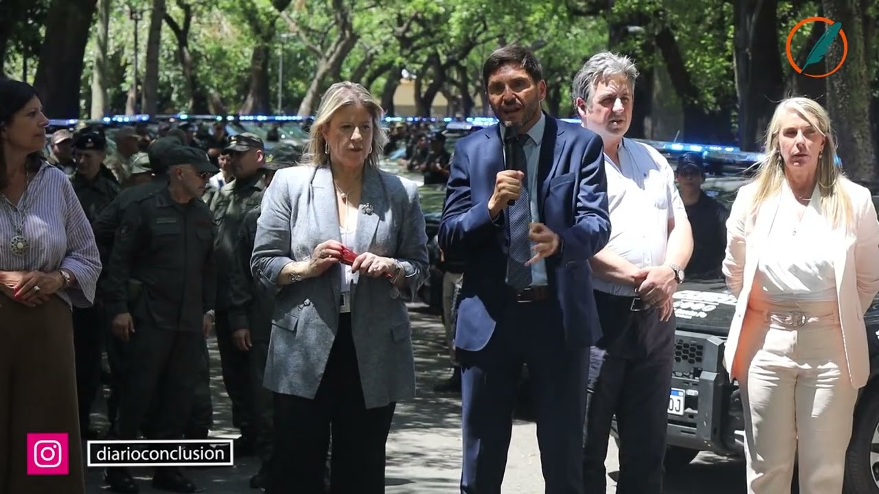 Acompañado de la ministra Monteoliva, Pullaro entregó 100 camionetas 0 km a las Fuerzas Federales