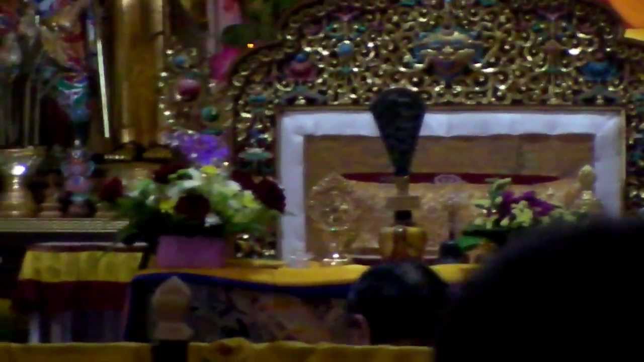 Sakya Holiness Arrival