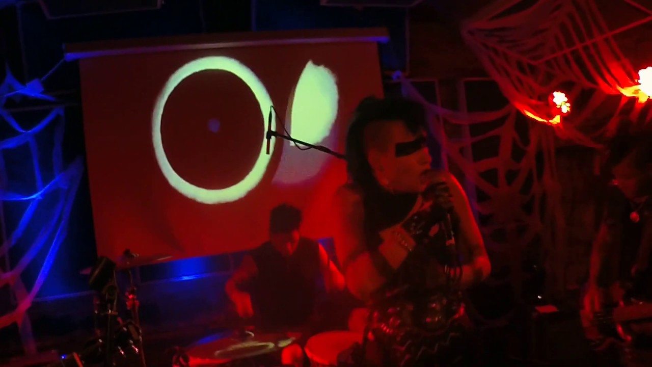 Fangs On Fur - Snake live