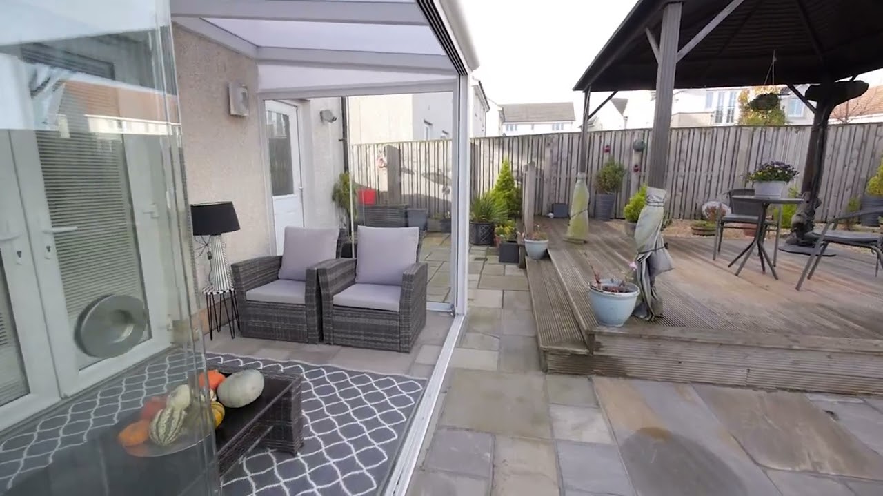 Spring will be here before we know it (here’s hoping🤞🏽)    A Vantage Glass Room allows you to star