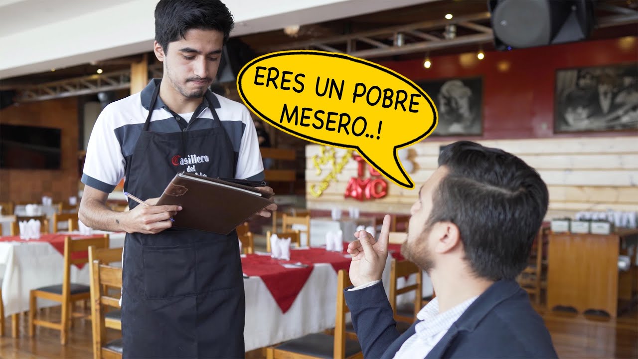 Humillo a su amigo por ser mesero y terminó pagando así
