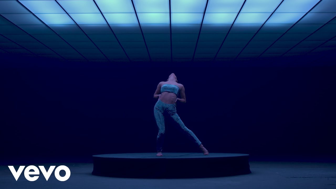Gryffin - Out of My Mind with ZOHARA (Official Dance Video)