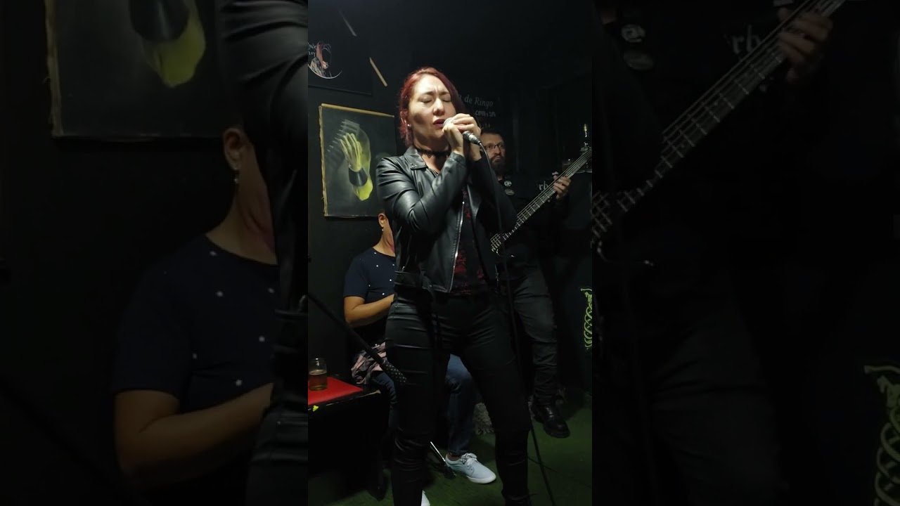 DANGER ensayando Well burn the sky de SCORPIONS