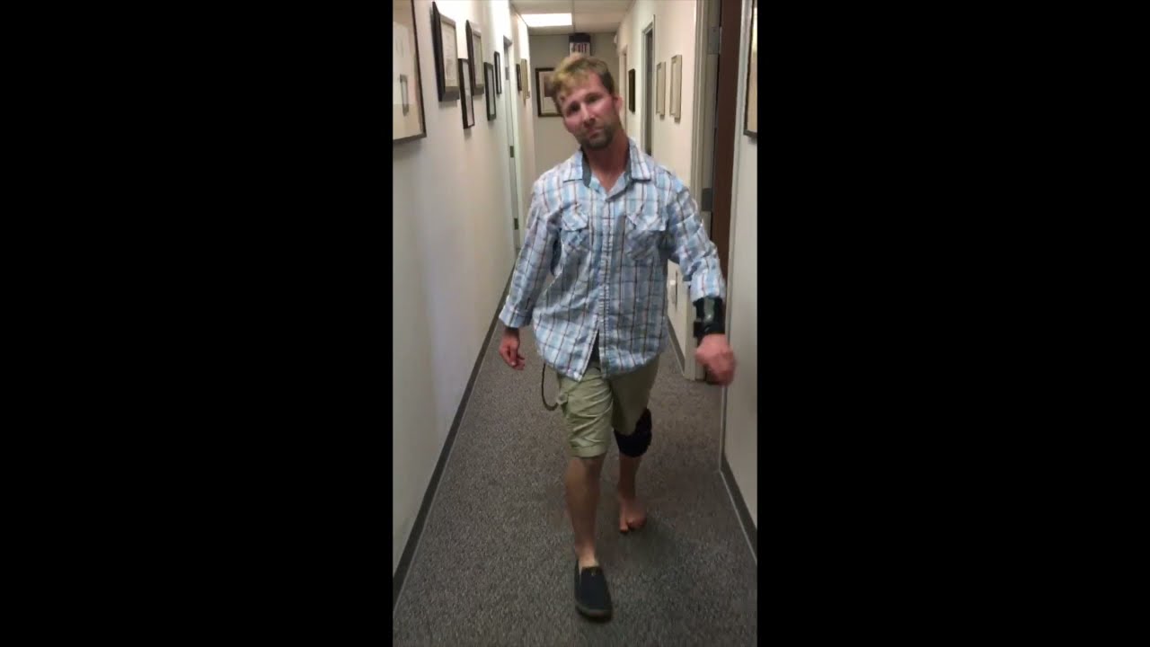 David demonstrates how he walks with and without his Axiobionics FES device.