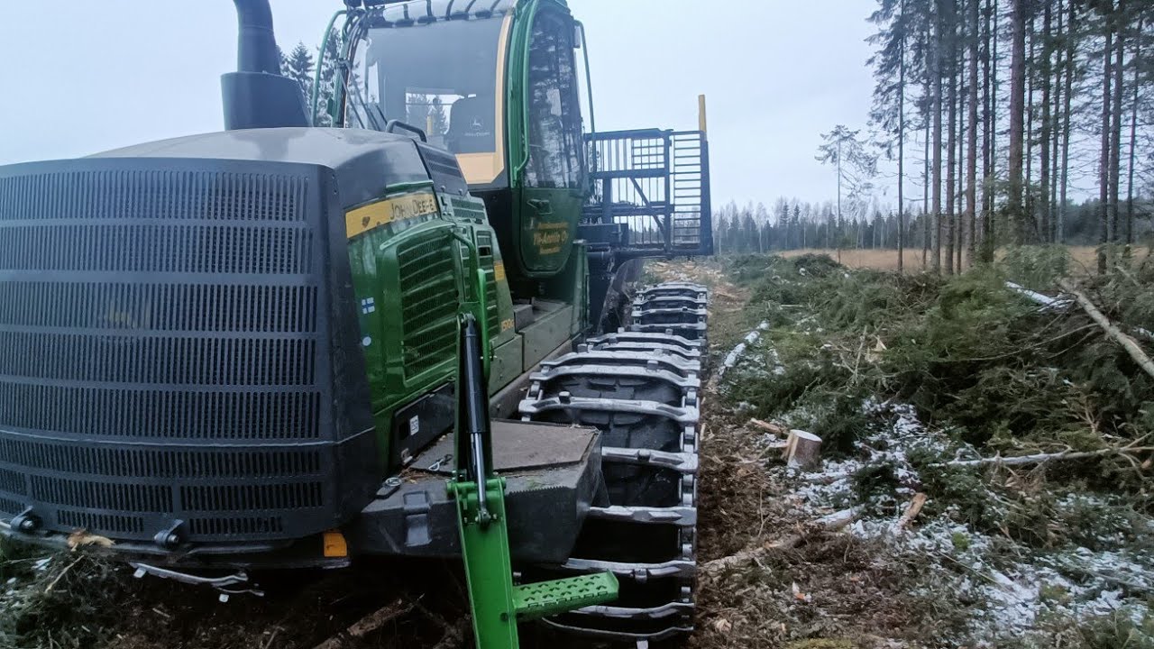 Uusi john deere 1510g koeajossa