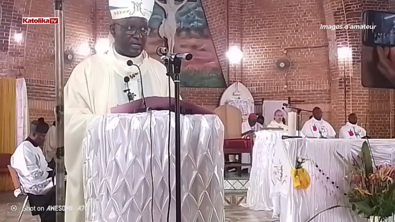 Archidiocèse de Kananga, imposition du pallium de Mgr Félicien NTAMBWE, dimanche 08 décembre 2024