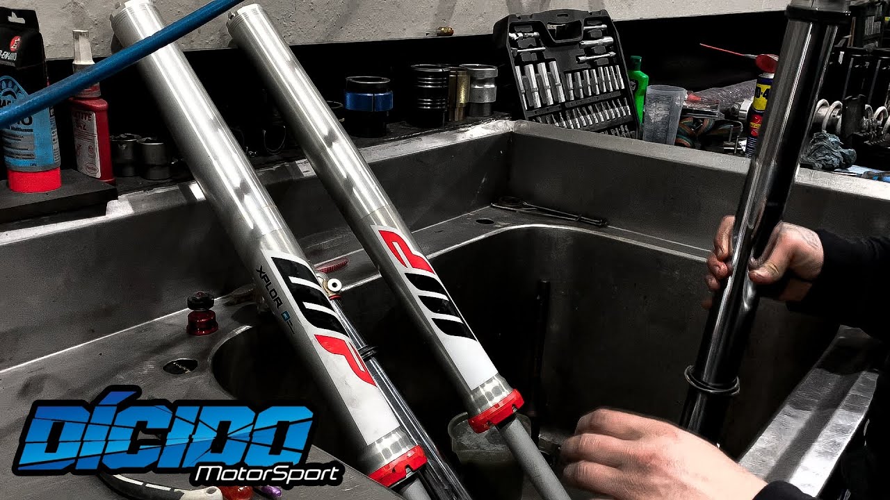 Cómo cambiar RETENES y ACEITE 5W horquilla moto WP 🛠 Mantenimiento enduro & motocross