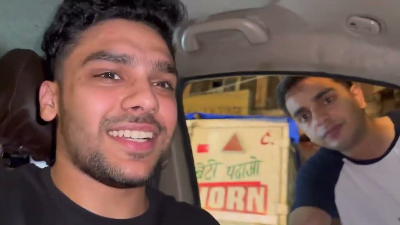 Aadhi raat ko road p hangame 😂 Sabko KALPAYA
