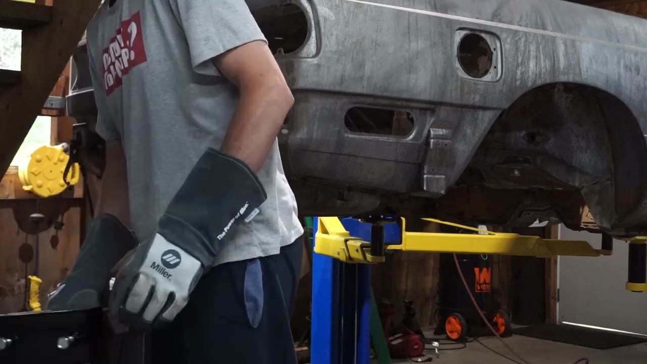 How to mount an E30 BMW shell onto a chassis Rotisserie