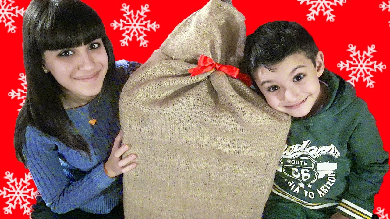 UN SACCO CON SORPRESA DA TINA!!! - Pippo Official Channel