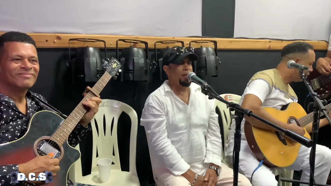 Santos Duran de Los Hermanos Duran. El Anillo. En Dúo Carela Studio
