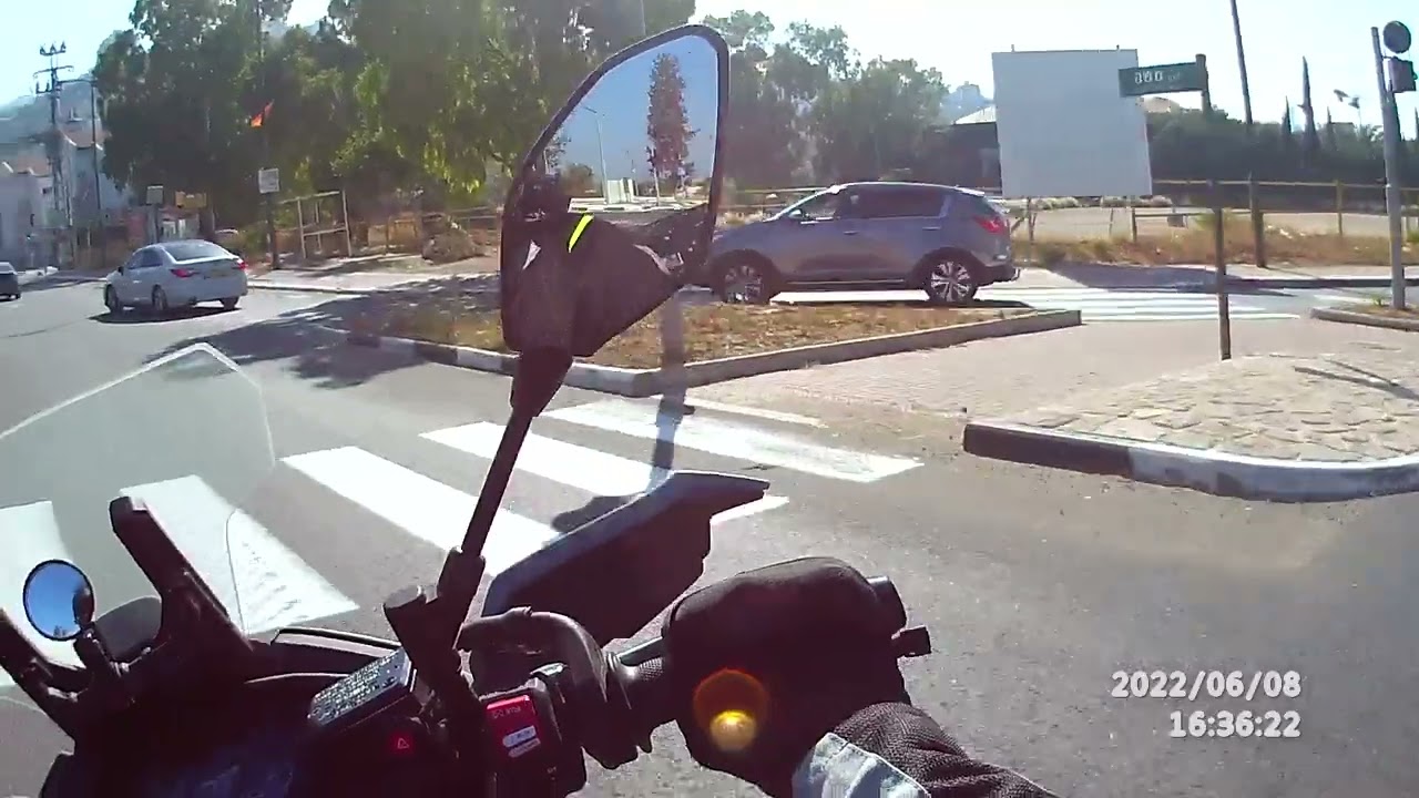 רכב פרטי לא נותן זכות קדימה לרוכב אופנוע בבר יהודה נשר | עד מתי תקפחו רוכבי אופנועים?