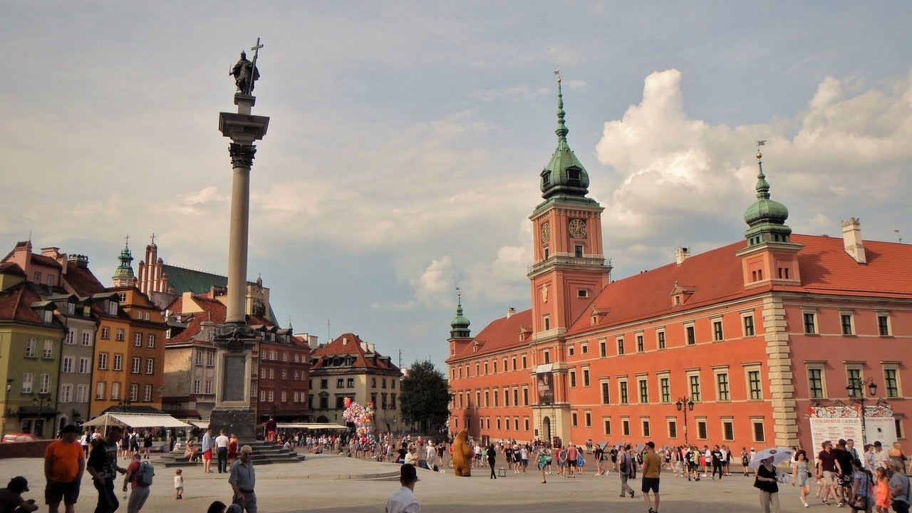 Exploring the Vibrant Streets of Warsaw, Poland 🇵🇱