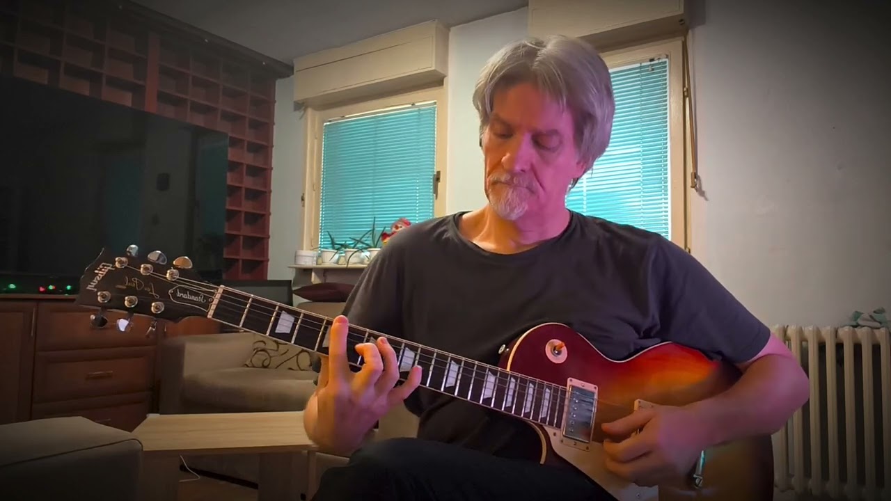 Mishelle - The Beatles ( cover in fingerstyle picking )