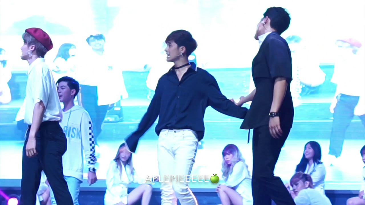 220461 Art focus ฝนดาวตก cut in #whattheduckfanmeeting  #TeamBabyArt