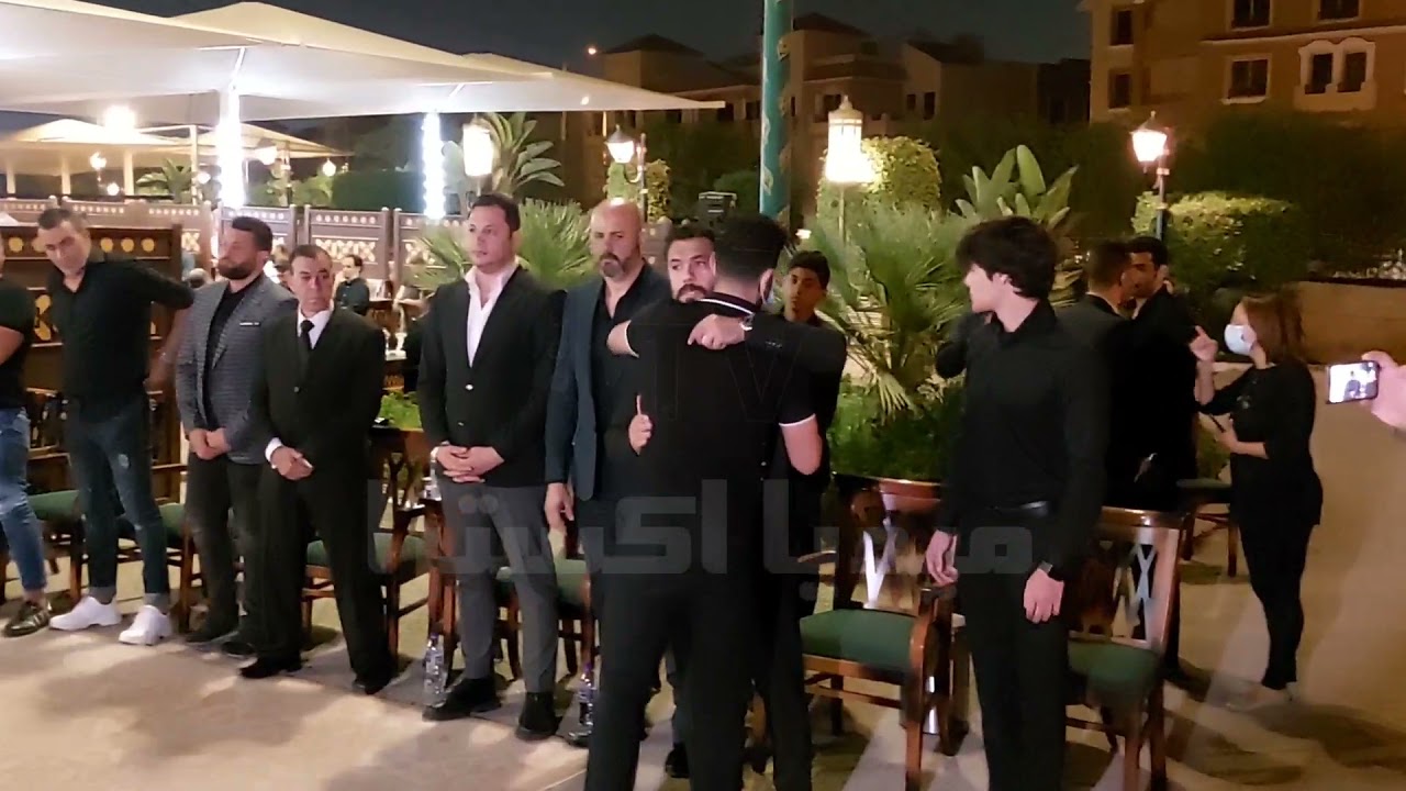 أيمن أشرف وطارق حامد فى عزاء والده أحمد حسن
