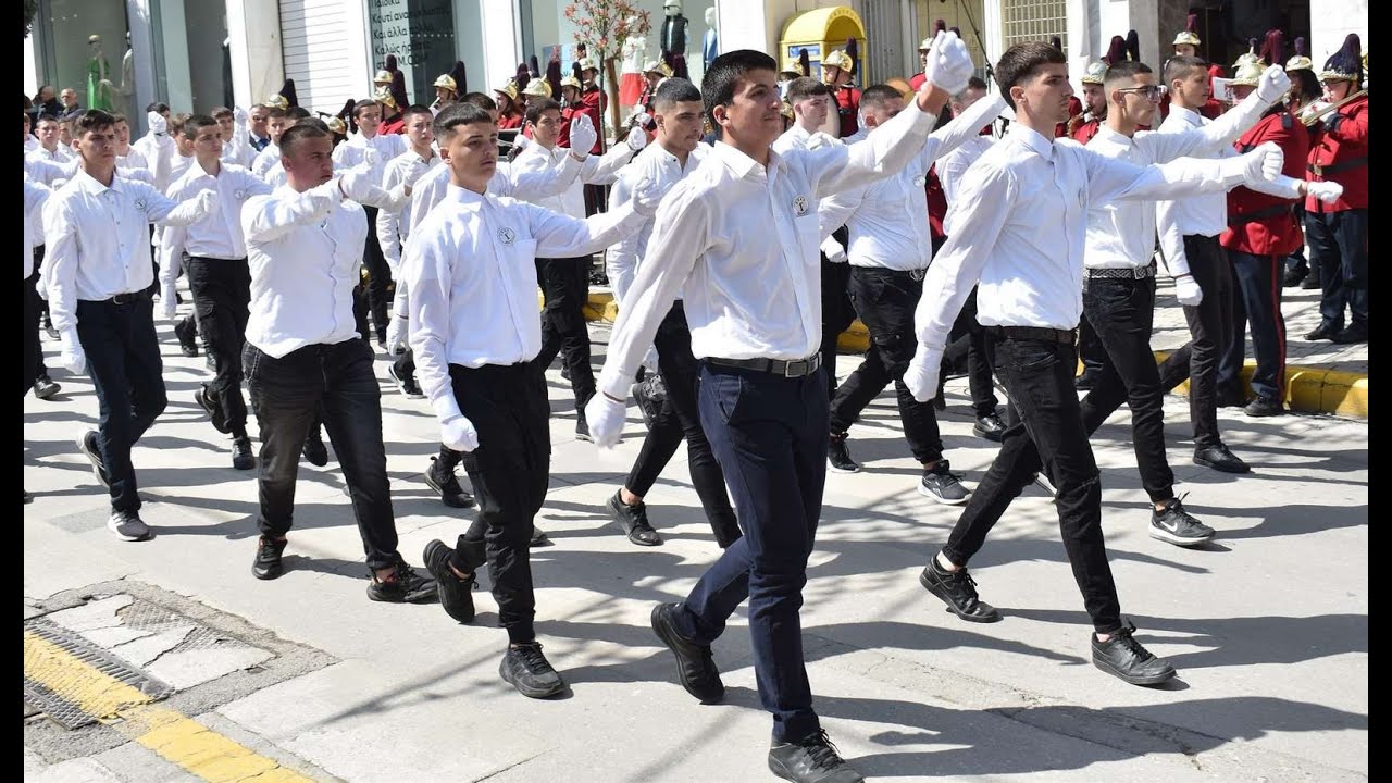 Μαθητική και στρατιωτική παρέλαση στην Βέροια