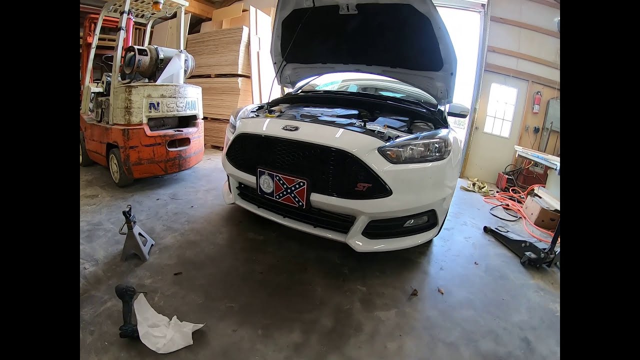 How to put a License plate holder on a Ford Focus St