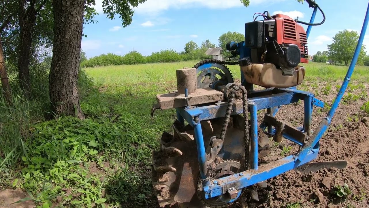 Окучивание картошки окучником. Hiller testing. Hilling potatoes.