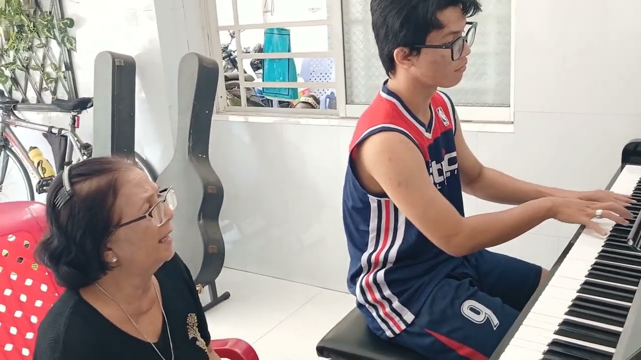 Bà Ngoại hát, Khang Kiện đệm piano 7.1.2026.