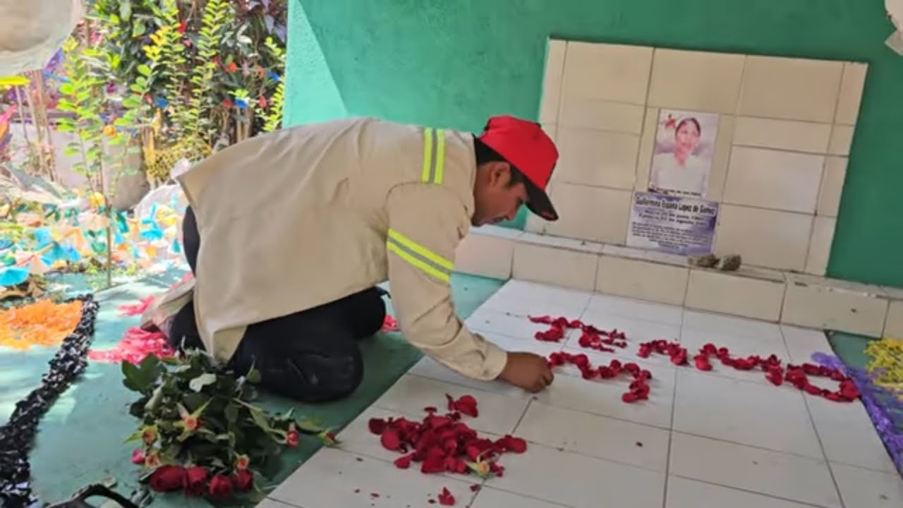 Con pétalos de Rosa y un te Amo Le hicimos una sorpresa a Elida y a su madrecita.Q.P.D
