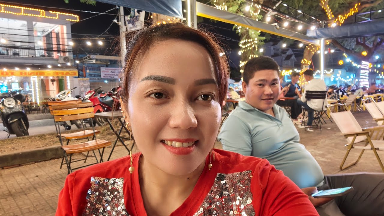 Trang Đài vlog đang phát trực tiếp!