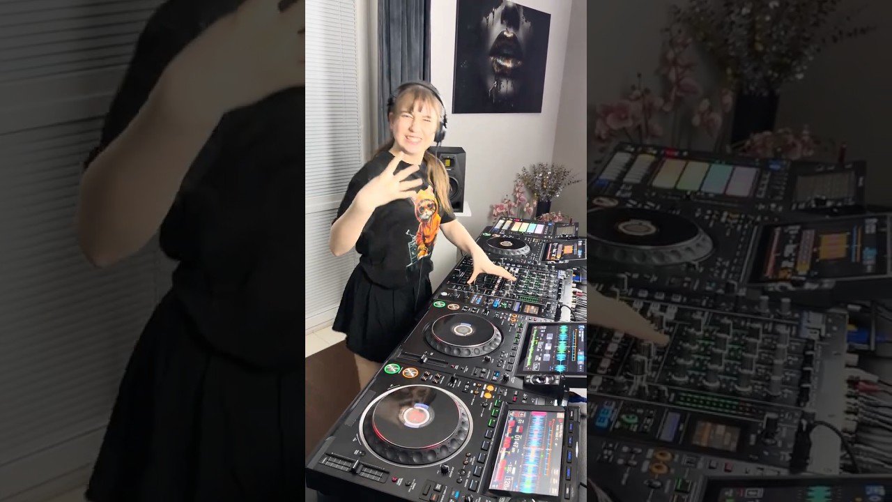 Enjoy my 4 decks TECH HOUSE Mix - IBIZA READY? 🔊🔥💃