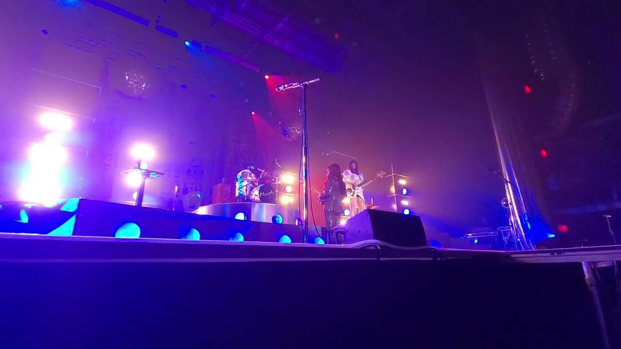Khruangbin - Hip Hop Medley - May 11, 2022 x 713 Music Hall
