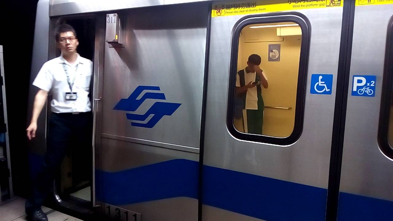台北捷運371-3型列車往新店進出台電大樓站