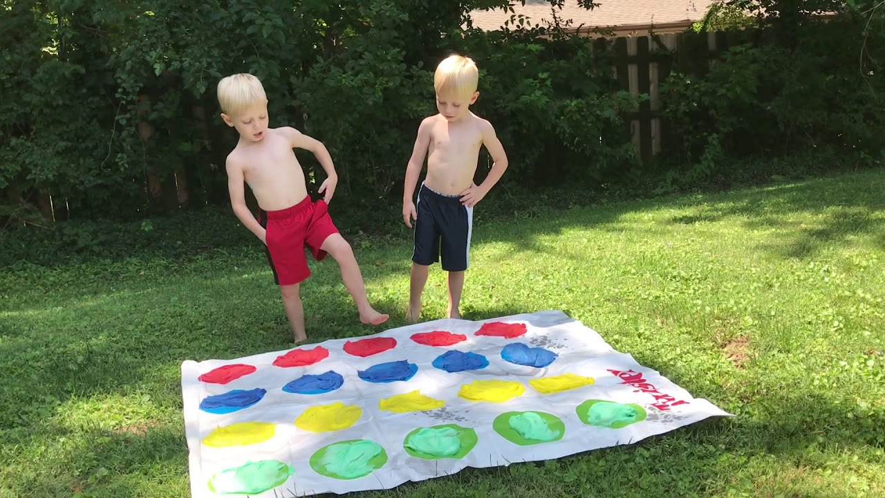 MESSY TWISTER | The Twin Lounge