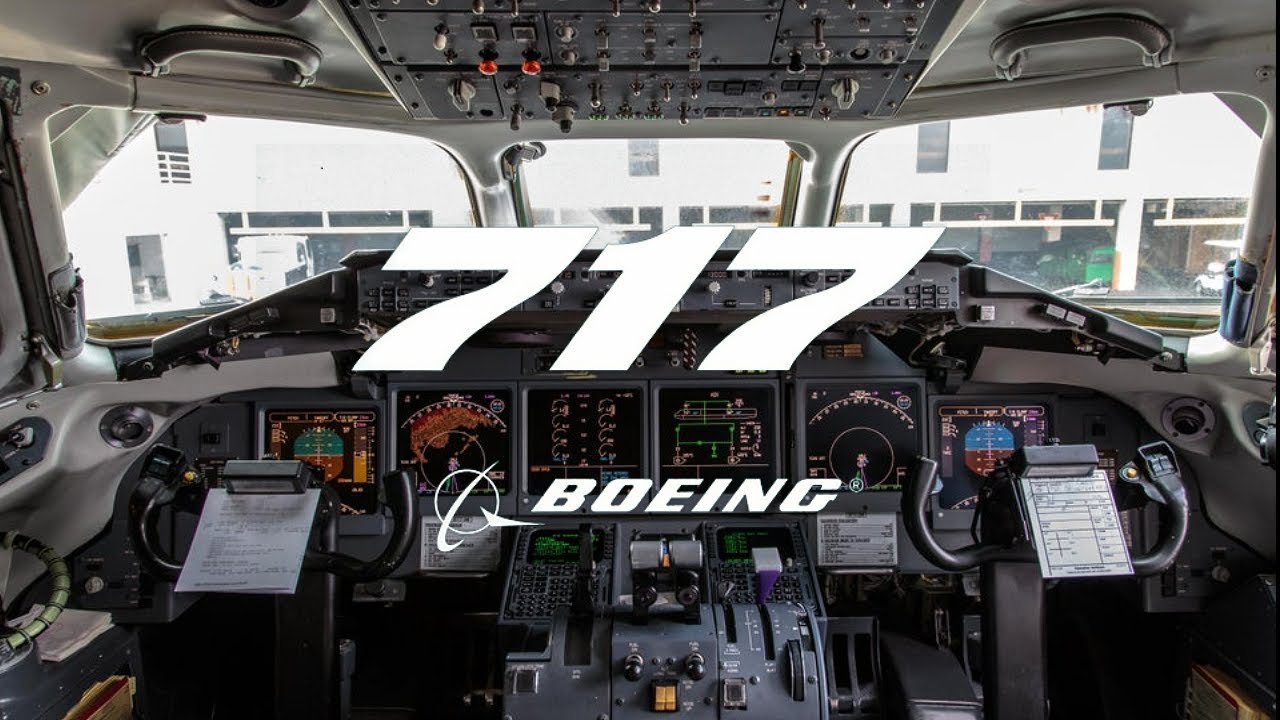 Boeing 717-200 cockpit in detail