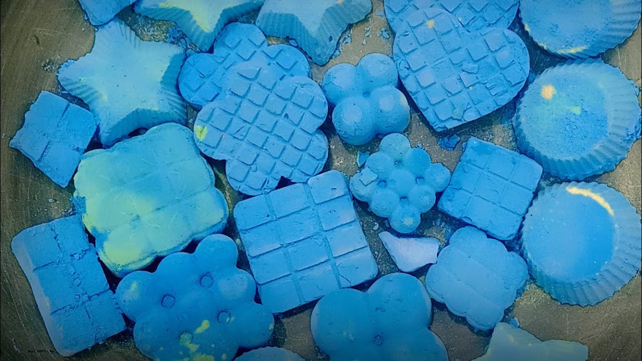 💙blue gym chalk with cute shapes 💙