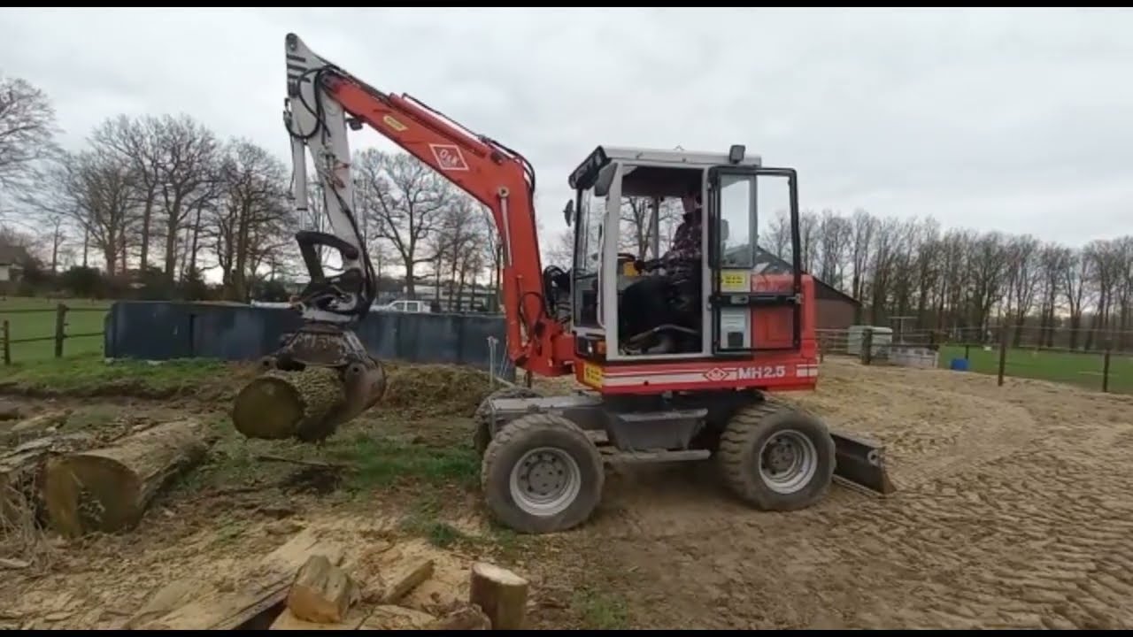 Werken in het bos met O&K MH2.5C